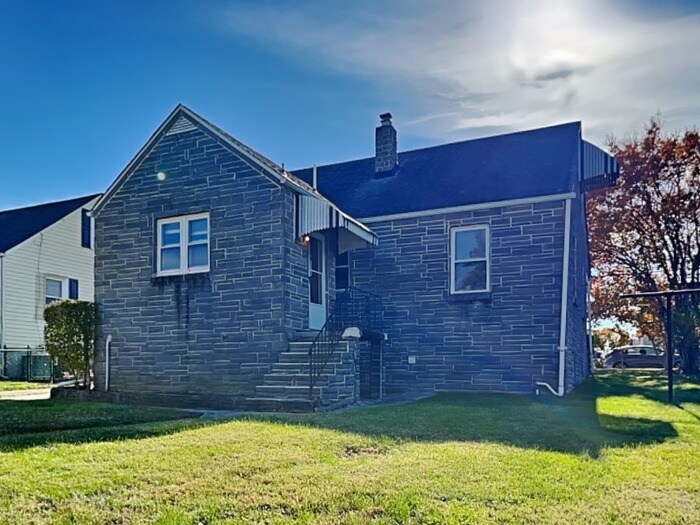 Building Photo - 7402 School Ave