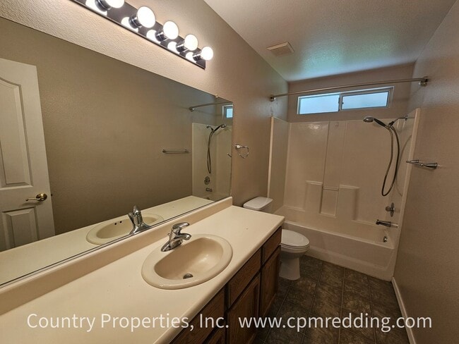 Building Photo - Light & Bright 3-Bedroom House in Ravenwood Subdivision Available Now!