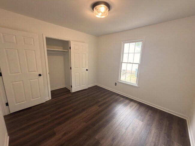 Building Photo - Move-In ready-Rosewood 3BR w/ Fenced Yard + Pet Friendly