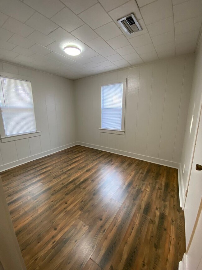 Building Photo - 115 Woodrow St