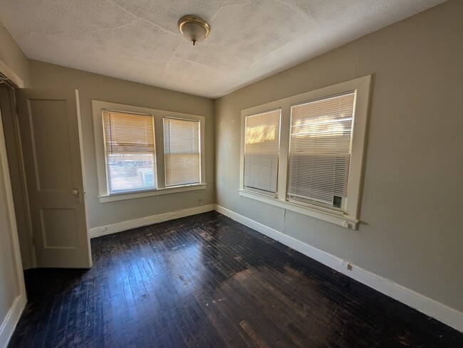 Building Photo - Garfield Historic District Bungalow