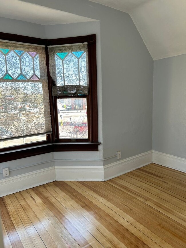 Building Photo - Historic Cheyenne Canyon Home
