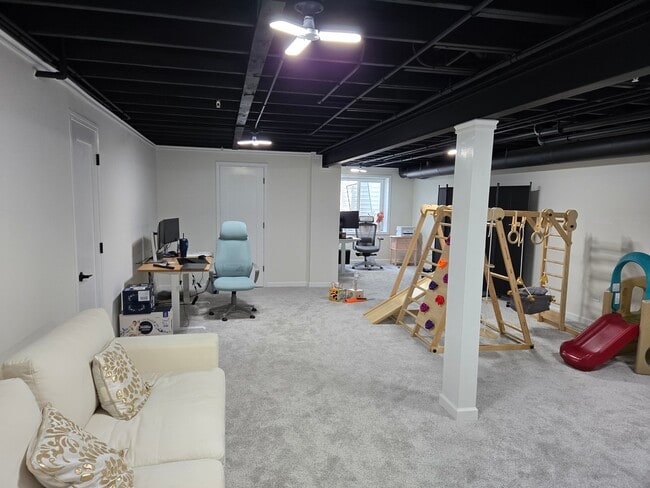 Building Photo - 2140 Weatherbee Ln