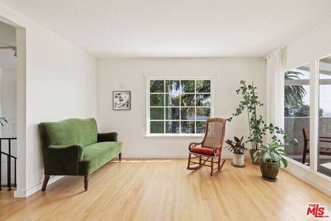 Building Photo - 3915 Clayton Ave W