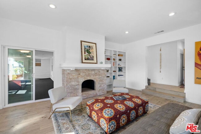 Building Photo - 2400 W 74th St