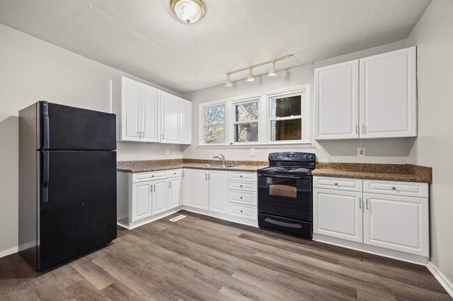 Building Photo - Freshly painted 3-bed, 2-bath home in the firestone are of Gastonia!