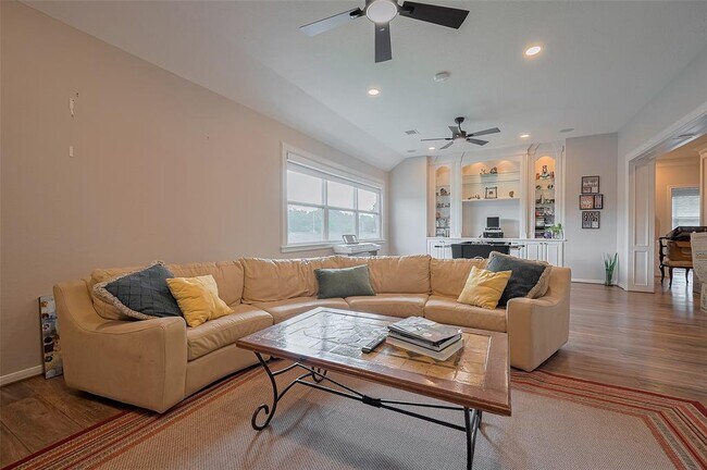 Building Photo - 11826 Legend Manor Dr