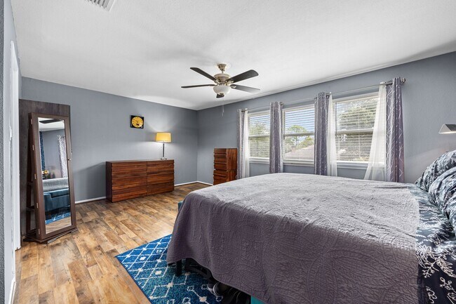 Building Photo - 6514 Vialinda Dr