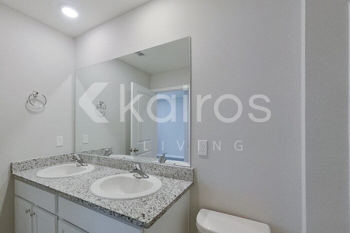 Building Photo - 4459 SW 85 Ln