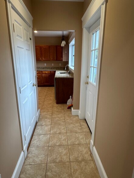 Building Photo - 14 Mishawum Rd