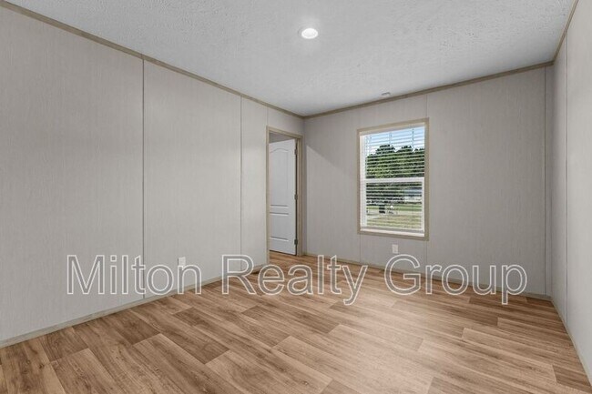 Building Photo - 141 Pioneer Ct