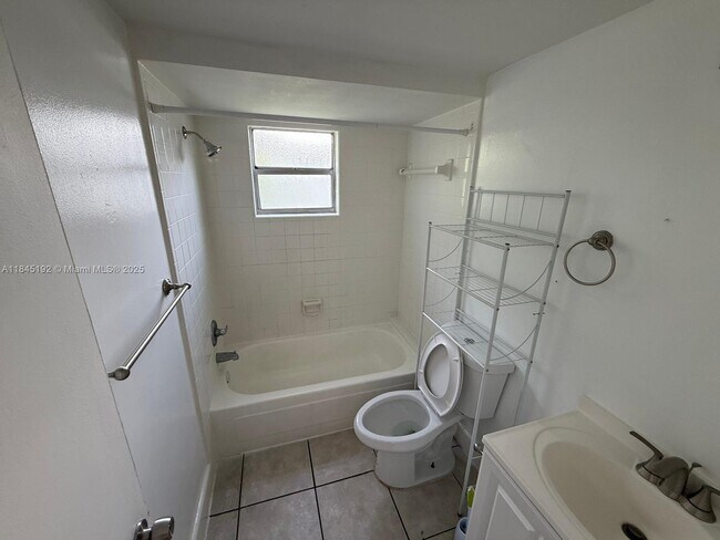 Building Photo - 2633 Pierce St