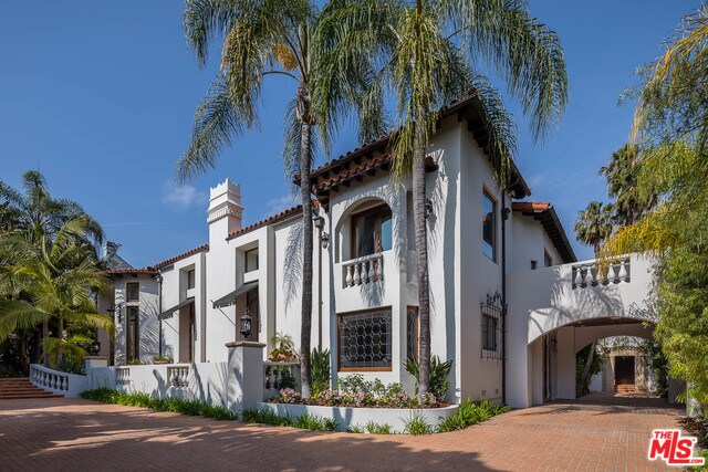 Building Photo - 704 N Arden Dr