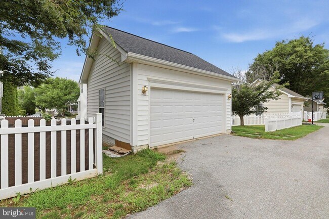 Building Photo - 341 Bullskin St