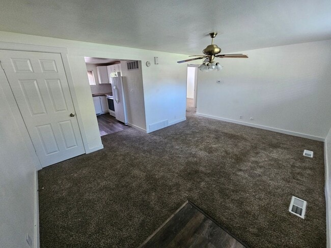Building Photo - 580 S 470 E