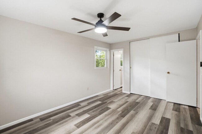 Building Photo - Three Bedroom Home with Great Outdoor Entertainment Space!