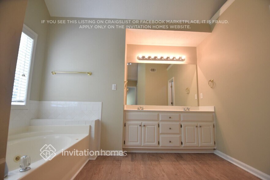 Building Photo - 4299 Chatham View Dr