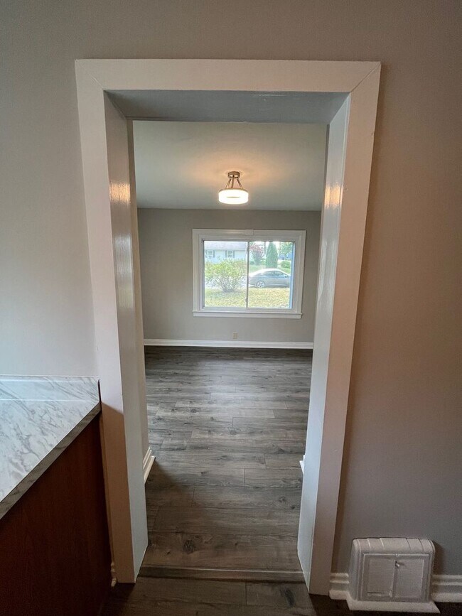 Building Photo - Newly Renovated Single-Family Home in Wash...