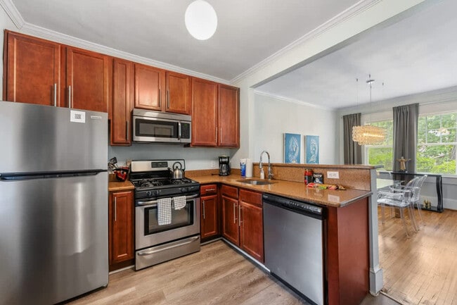 Building Photo - 800 Magnolia Ave