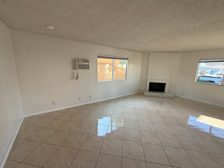 Building Photo - 7782 Newman Ave