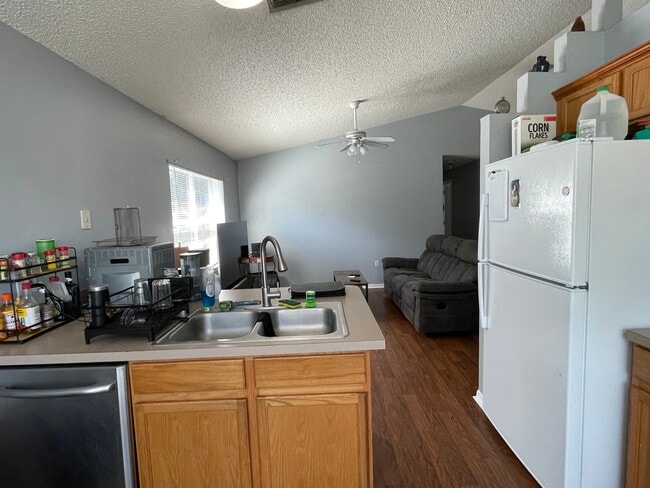 Building Photo - 8522 Rainbow Ave