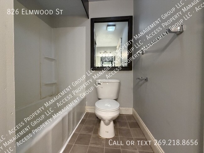 Building Photo - 826 Elmwood St