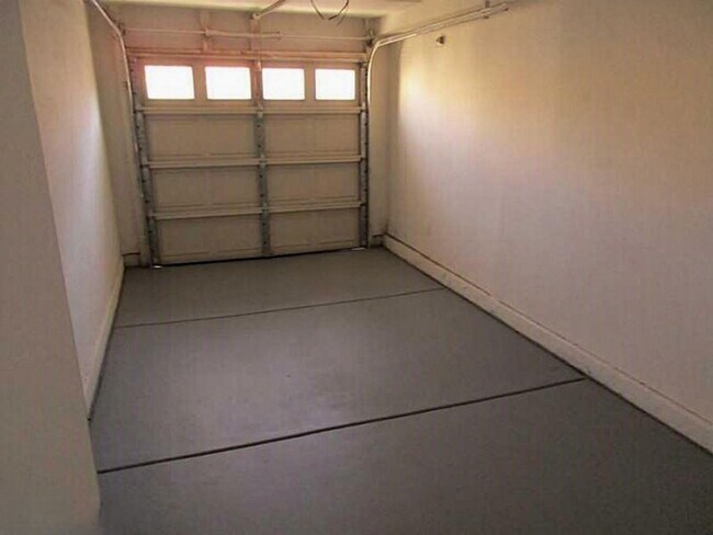 Building Photo - TWO BEDROOM TOWNHOME IN THE LAKES WITH GARAGE AND ATTACHED CARPORT