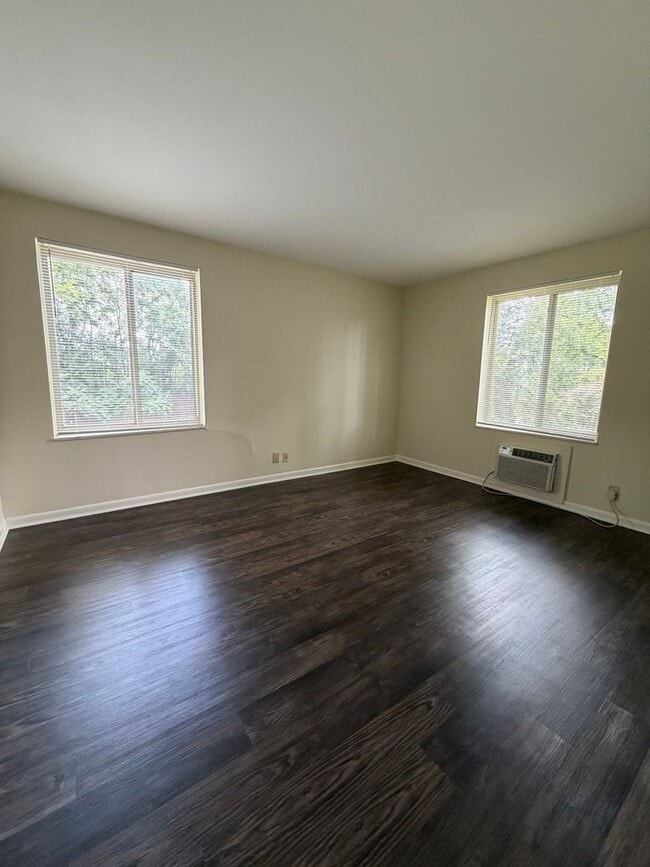 Building Photo - 2601 Hillsboro Pike