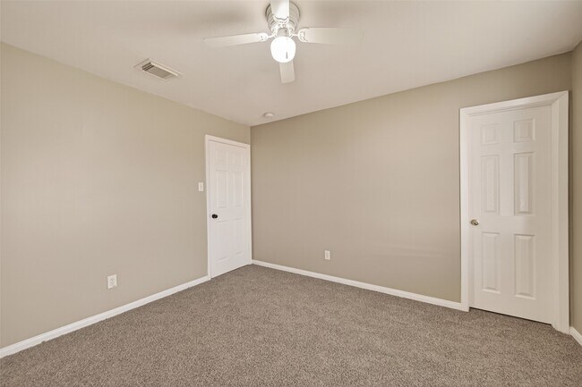 Building Photo - 17250 Cricketbriar Ct