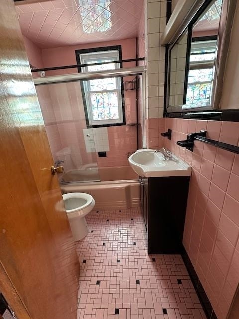 Building Photo - 724 5th St