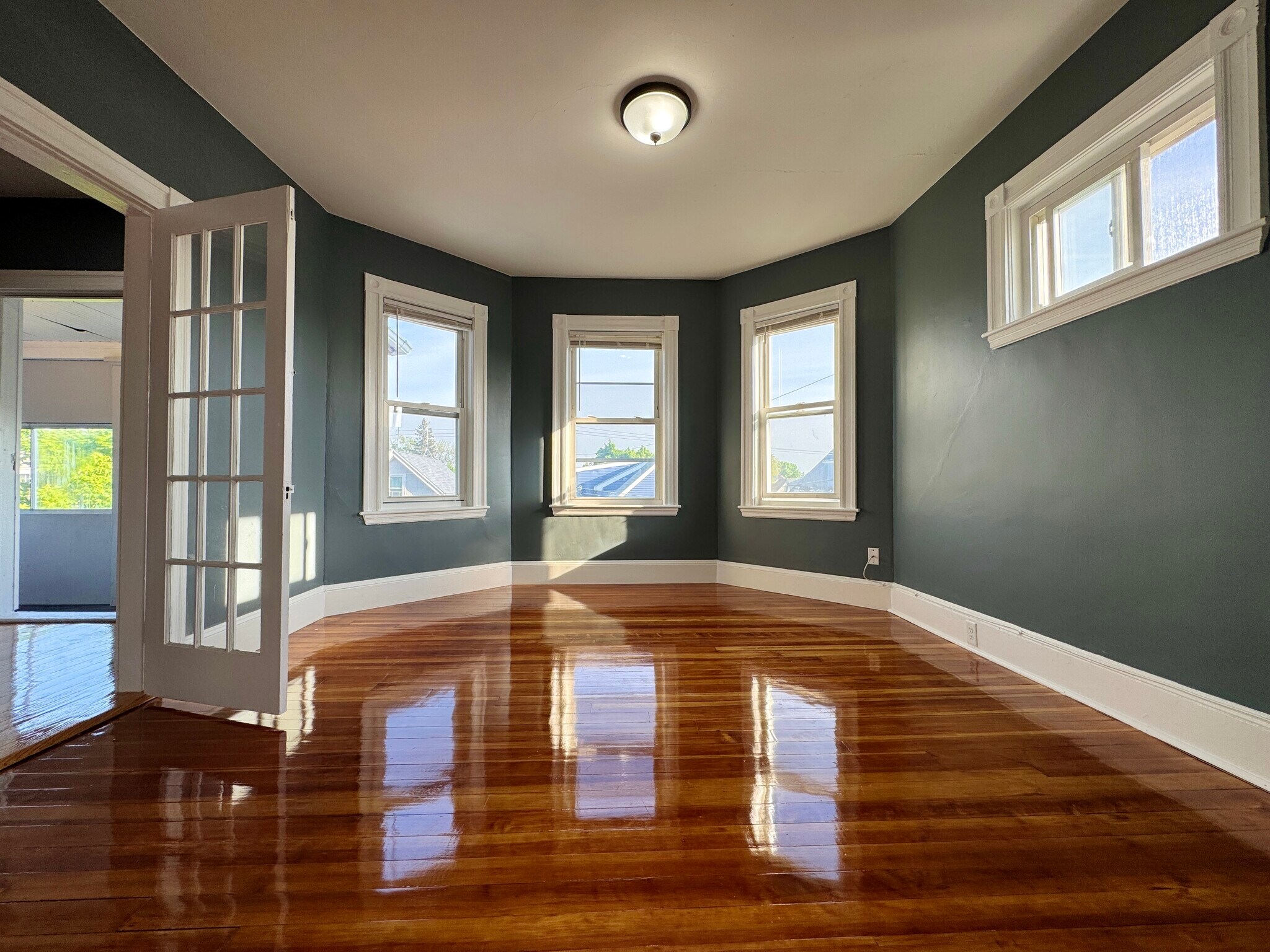 Building Photo - 407 Charles St