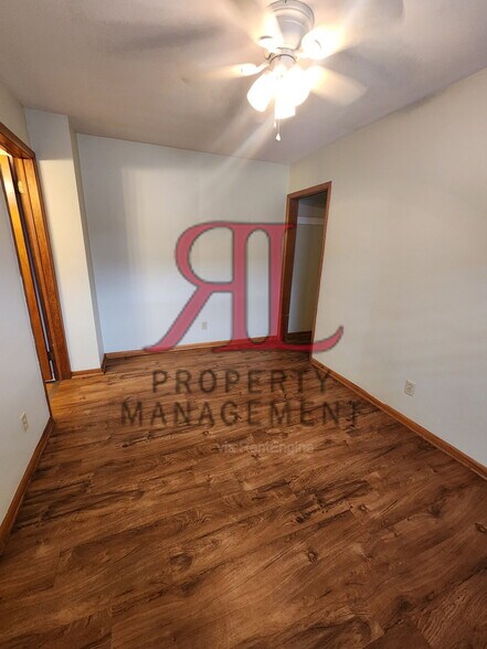 Building Photo - 3023 Darfield Pl