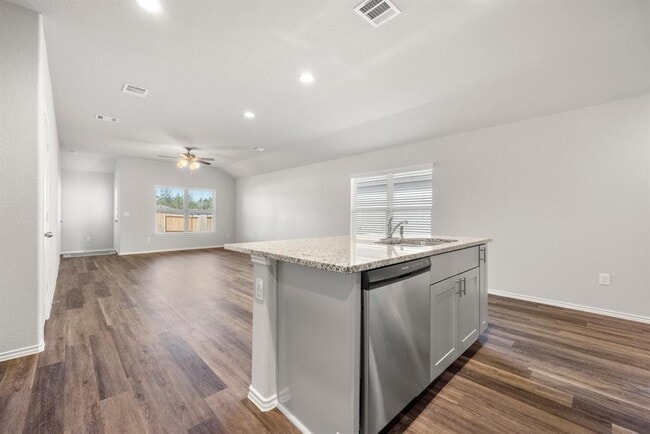 Building Photo - 5808 Begonia Ct