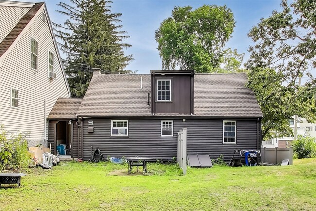 Building Photo - 40 Dunster Ln