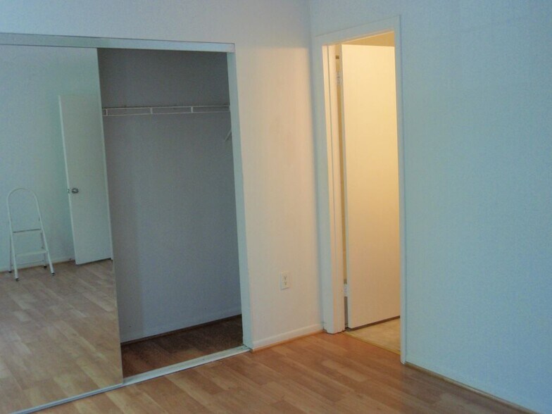 Building Photo - 44 Stoney Point Ct