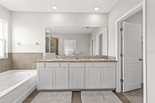 Building Photo - 16980 Oval Rum Dr