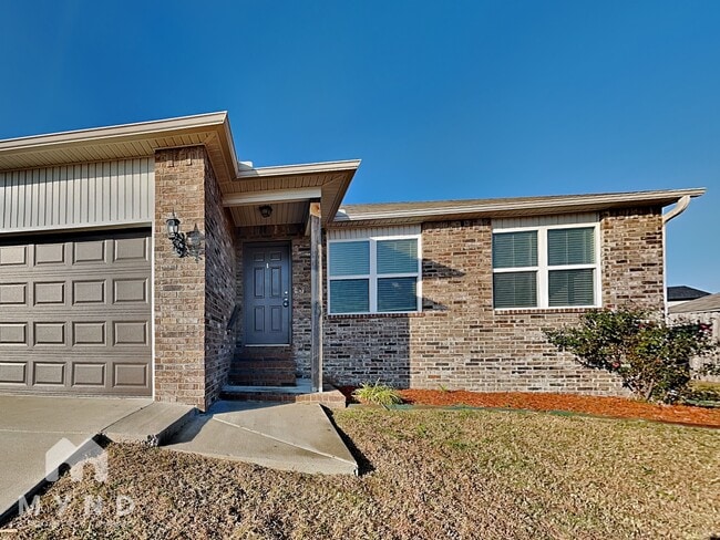 Building Photo - 949 Pinehurst Loop