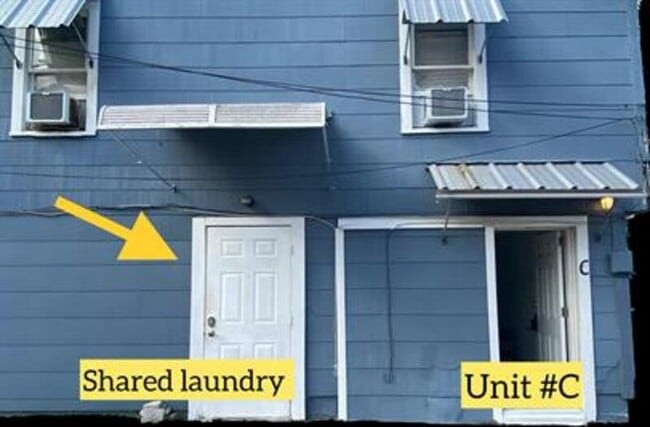 Building Photo - 1131 Queen St N