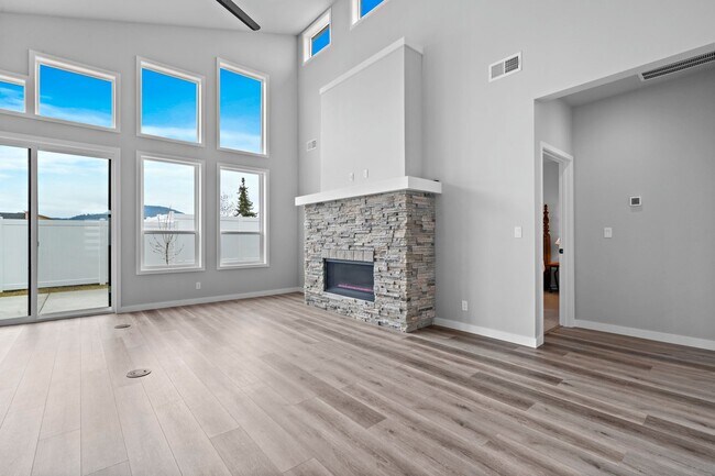 Building Photo - 1520 W Moselle Dr