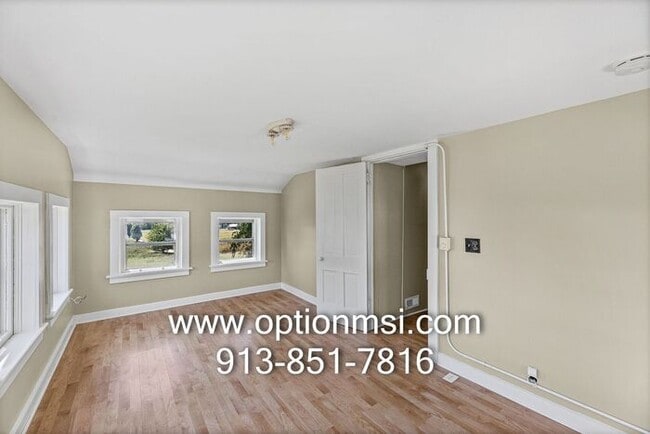 Building Photo - 15 Minutes out side Lawrence - MOVE IN READY!