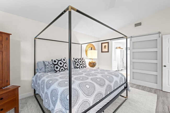 Building Photo - 2474 Bedford Mews Dr