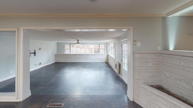Building Photo - 5143 S Richmond Ave