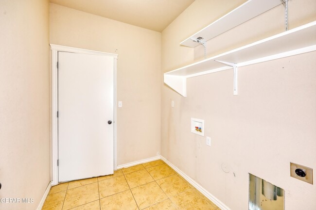 Building Photo - 5601 Valley Maple Dr