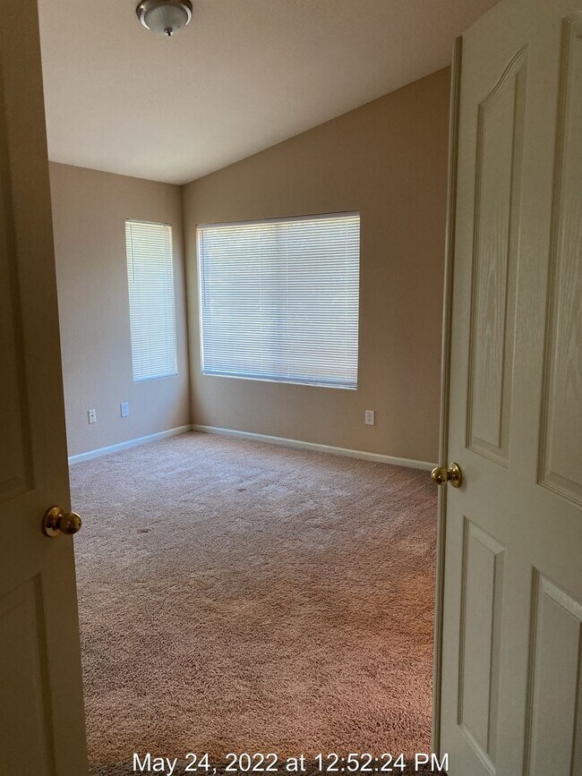 Building Photo - Large Corner Lot