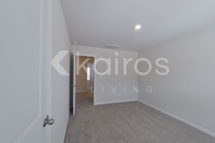Building Photo - 2529 Banyan Cir
