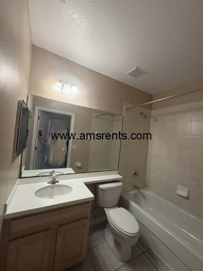 Building Photo - Spacious 2 bedroom 2 bath Condo in North Shore at Lake Hart