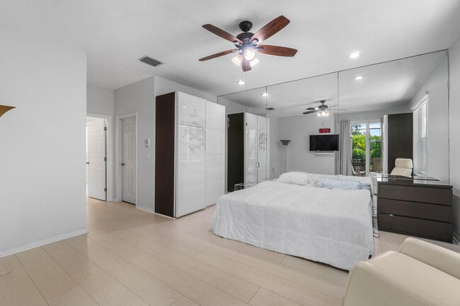 Building Photo - 7087 NW 78th Pl