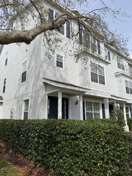 Building Photo - 1525 Cloverbay Ln