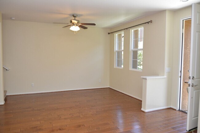 Building Photo - Spacious 3 BD, 3 BA Townhome in Airoso of Carmel Valley!