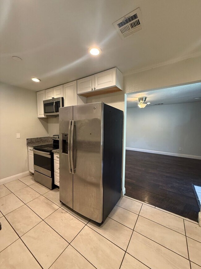 Building Photo - 7400 Loma Verde Way